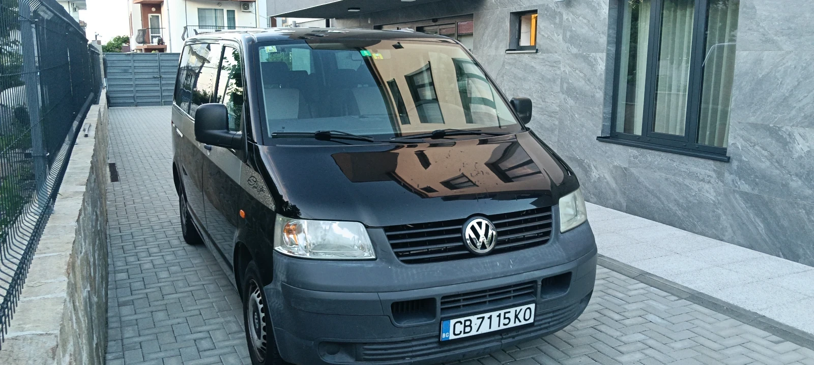 VW Multivan 1, 9 TDI Швейцария, снимка 2 - Бусове и автобуси - 54623433