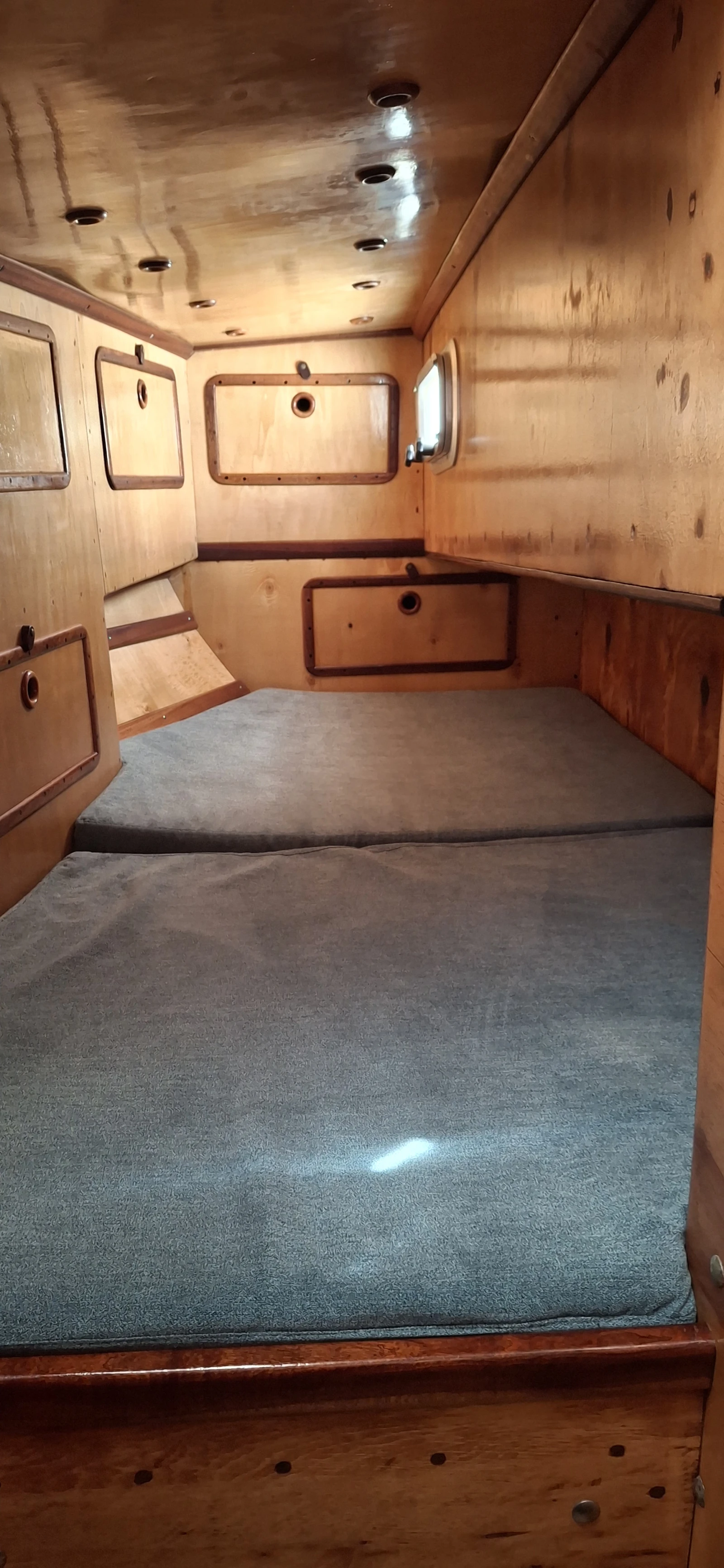 ���������� ����� Classic | Mobile.bg � ����������� 13