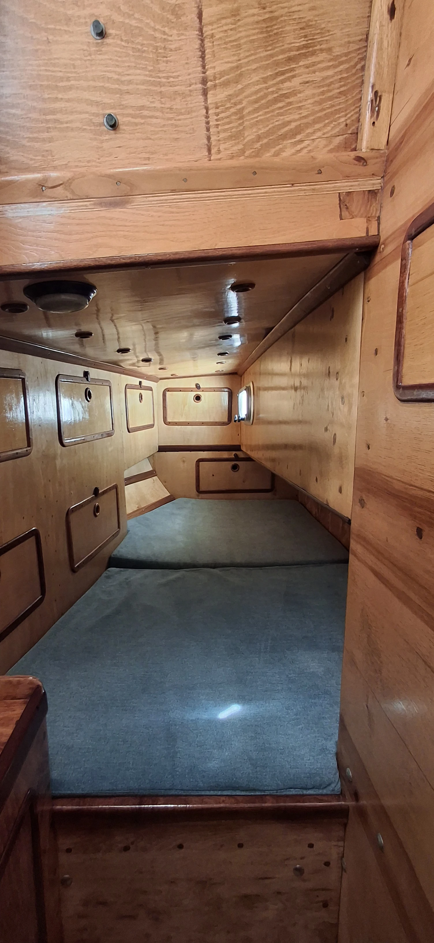 ���������� ����� Classic | Mobile.bg � ����������� 12