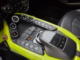Aston Martin V8 Vantage CARBON ROOF / LIME ESSENCE, снимка 8
