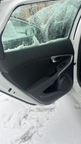 Volvo V40 2.0 D 120 к.с. EURO 6B - 5400 € / 10561.48 лв. - 82459077 11