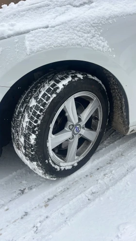 Volvo V40 2.0 D 120 к.с. EURO 6B - 5400 € / 10561.48 лв. - 82459077 7