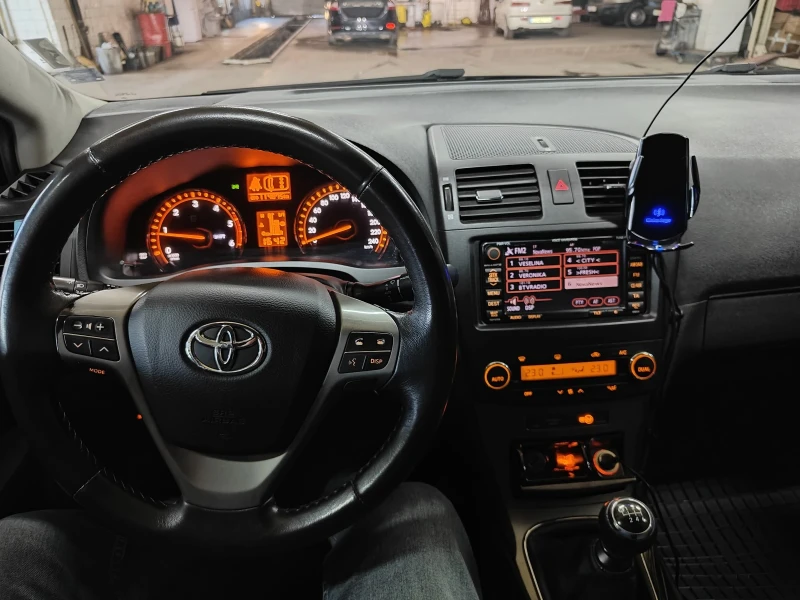 Toyota Avensis 2.2 D4D 150ps 114000км., снимка 11 - Автомобили и джипове - 48827434