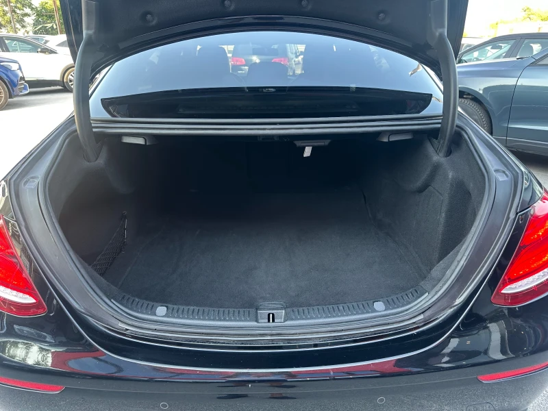 Mercedes-Benz E 220 cdi.9Gtr.4Matic Spot.Navi.Led.Ambien.Реал.Км.Сер.И, снимка 17 - Автомобили и джипове - 51019081
