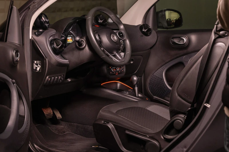 Smart Fortwo COUPE * EQ * ПАНОРАМА * АВТОМАТ, снимка 9 - Автомобили и джипове - 52626176
