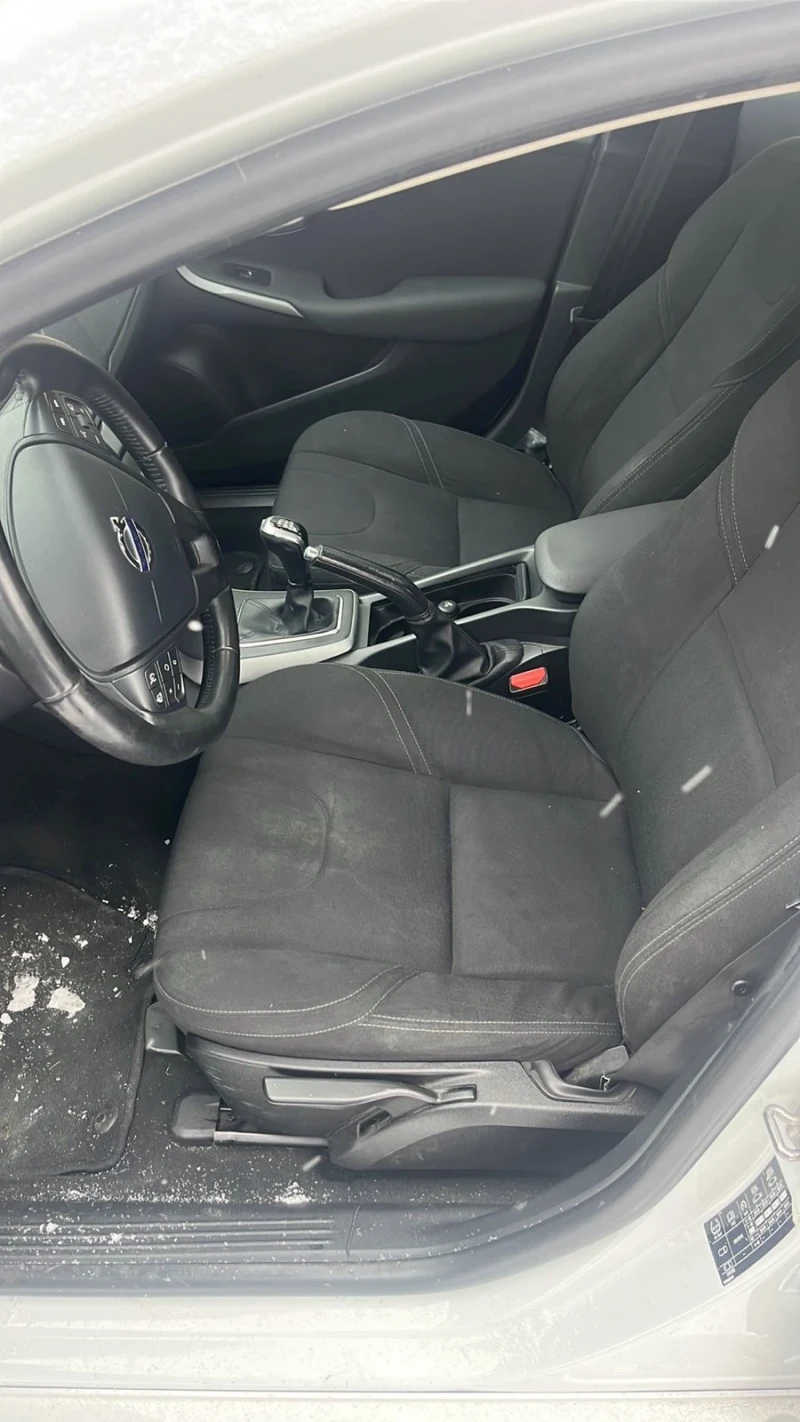 Volvo V40 2.0 D 120 к.с. EURO 6B, снимка 8 - Автомобили и джипове - 53180109