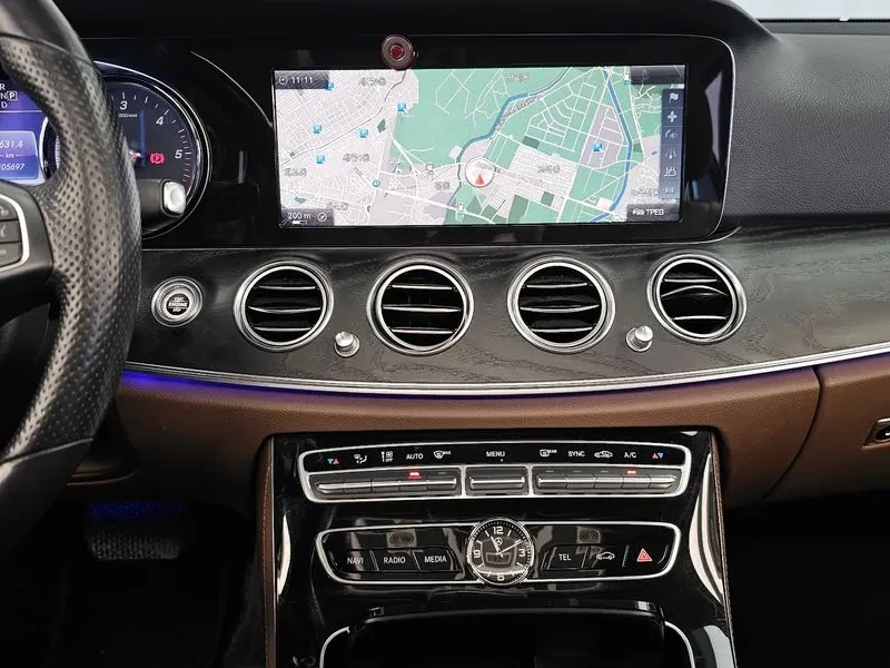 Mercedes-Benz E 220 4Matic Avantgarde - САМО 30% АВАНС, снимка 14 - Автомобили и джипове - 55926895