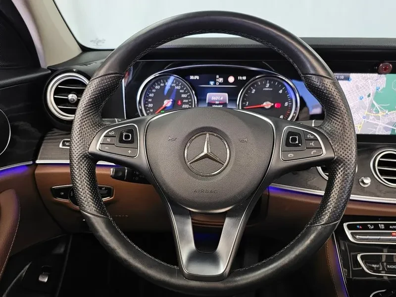 Mercedes-Benz E 220 4Matic Avantgarde - САМО 30% АВАНС, снимка 13 - Автомобили и джипове - 55926895
