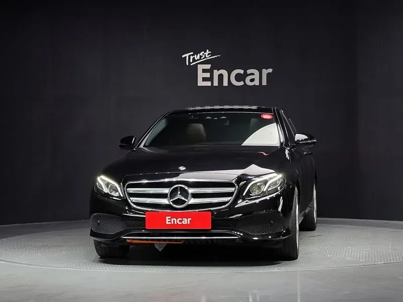 Mercedes-Benz E 220 4Matic Avantgarde - САМО 30% АВАНС, снимка 3 - Автомобили и джипове - 55926895