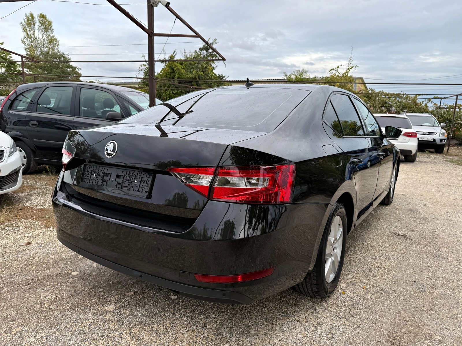 Skoda Superb 2.0tdi ДИСТРОНИК АВТОМАТИК-DSG - изображение 4