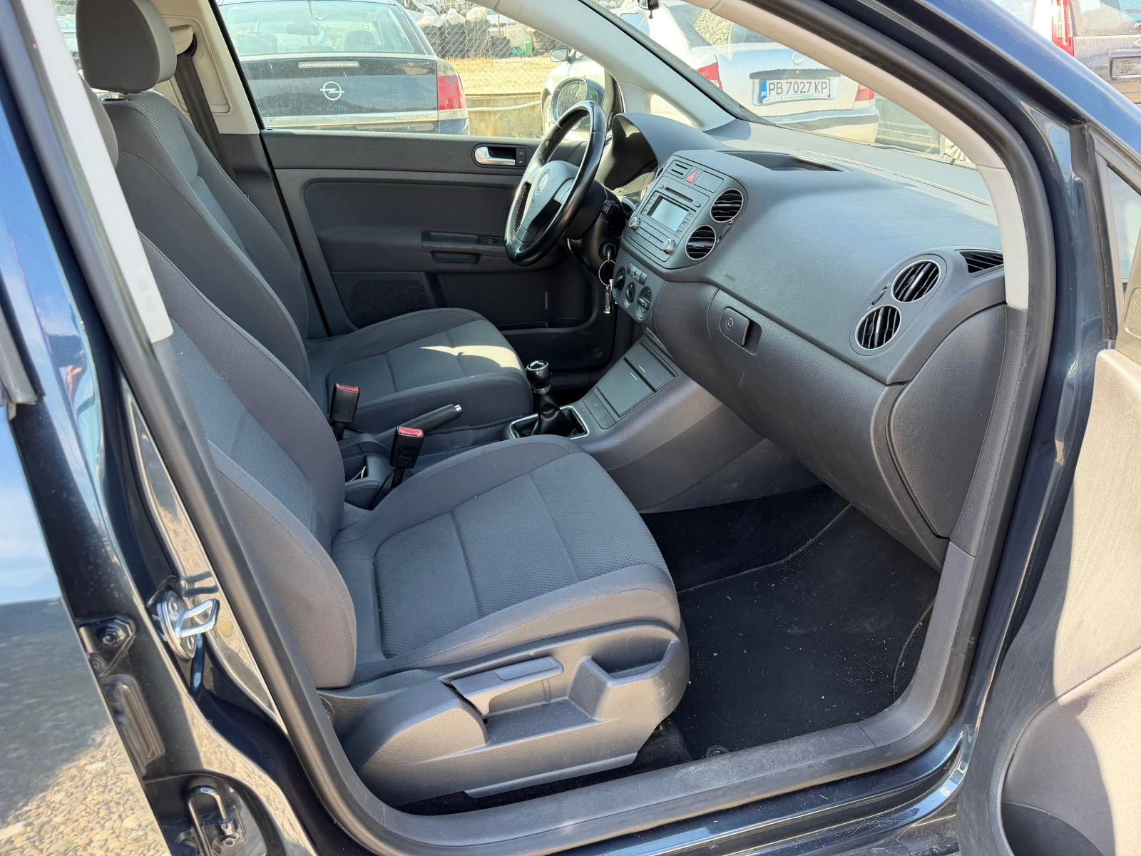 VW Golf 1.6i, снимка 11 - Автомобили и джипове - 54299031