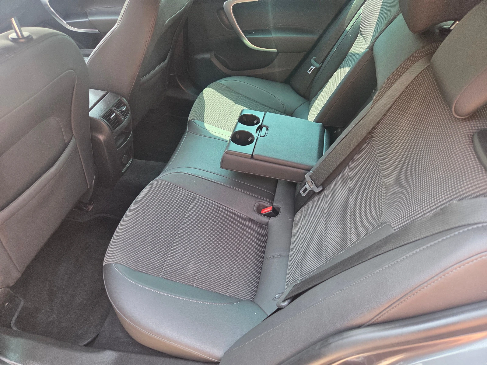 Opel Insignia 2.0CDTI/Нави/Кожа, снимка 7 - Автомобили и джипове - 55130035