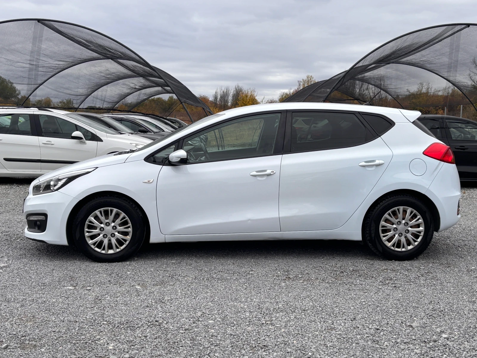 Kia Ceed 1.6 CRDI 110ps, снимка 7 - Автомобили и джипове - 56473467