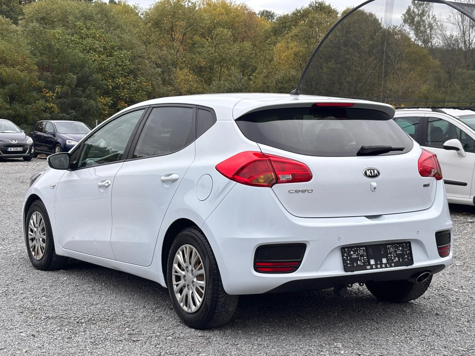 Kia Ceed 1.6 CRDI 110ps, снимка 6 - Автомобили и джипове - 56473467