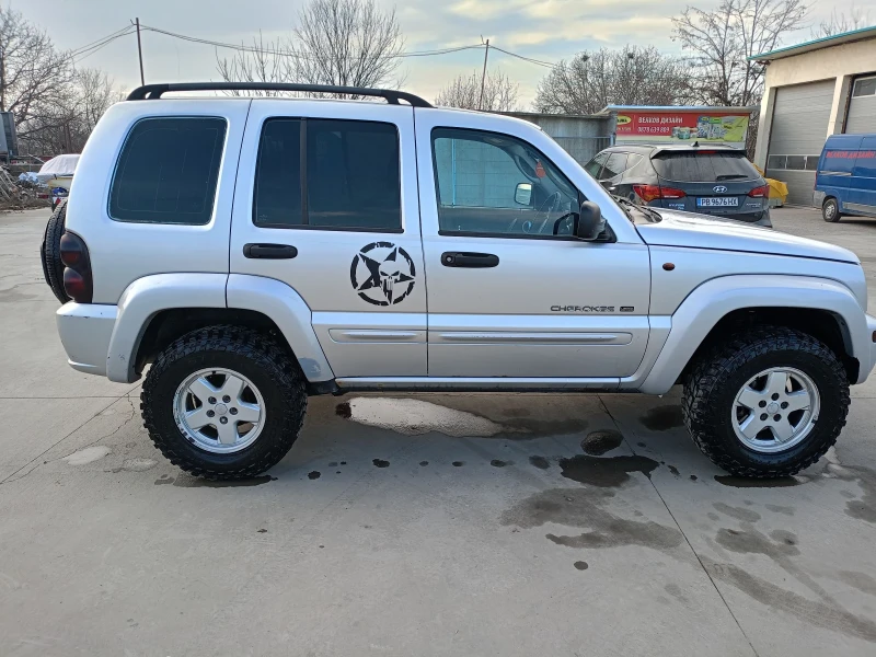 Jeep Cherokee, снимка 4 - Автомобили и джипове - 48936856