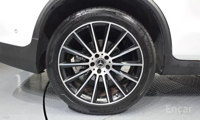 Mercedes-Benz GLC 300 Coupe* AMG LINE* 360* HUD* Burmester* , снимка 14 - Автомобили и джипове - 55570663