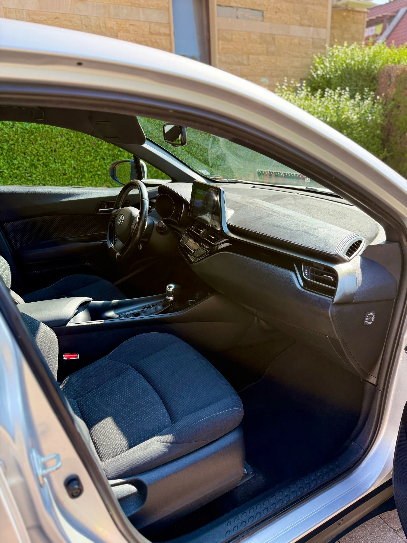 Toyota C-HR, снимка 11 - Автомобили и джипове - 54343277