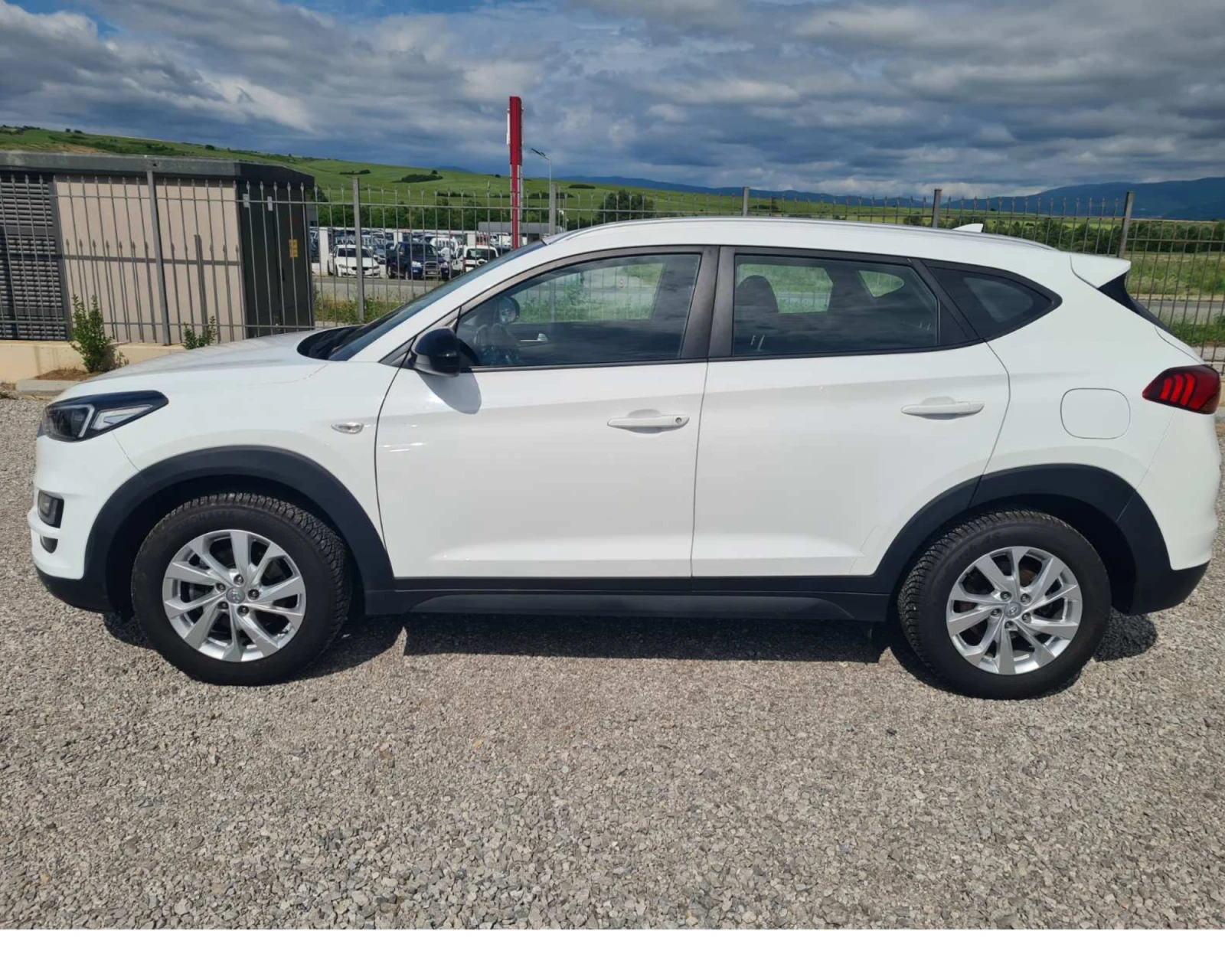 Hyundai Tucson  1.6D-116ks-FACELIFT-.8233.km-LED-PDC-KAMERA-EURO6, снимка 14 - Автомобили и джипове - 54900476