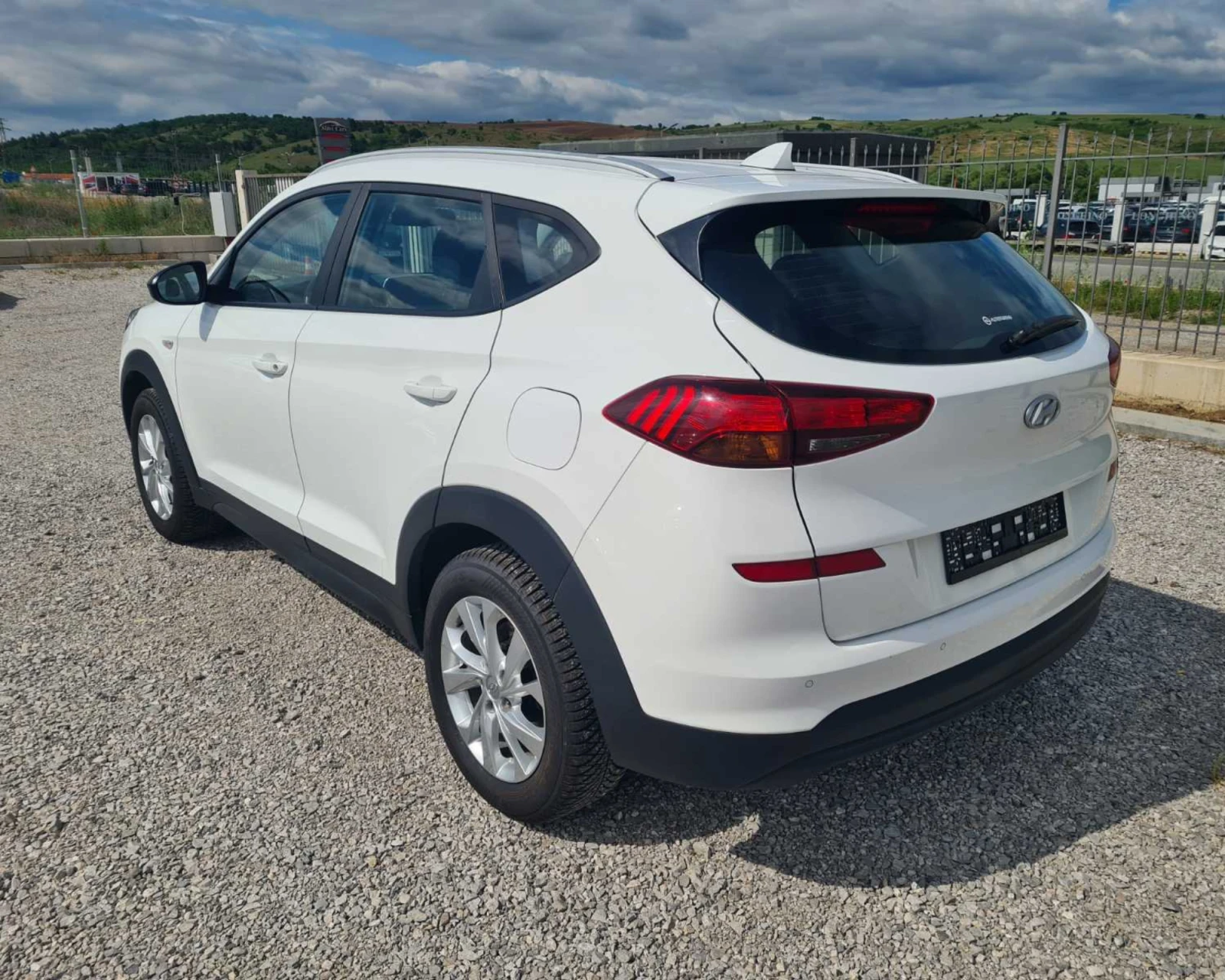 Hyundai Tucson  1.6D-116ks-FACELIFT-.8233.km-LED-PDC-KAMERA-EURO6, снимка 13 - Автомобили и джипове - 54900476