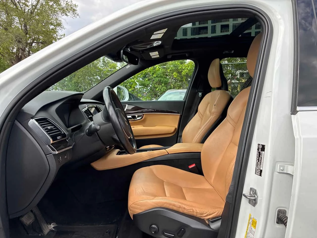 Volvo Xc90 MOMENTUM| DISTRONIC| PANO| 360CAM| + ГУМИ, снимка 9 - Автомобили и джипове - 54939561