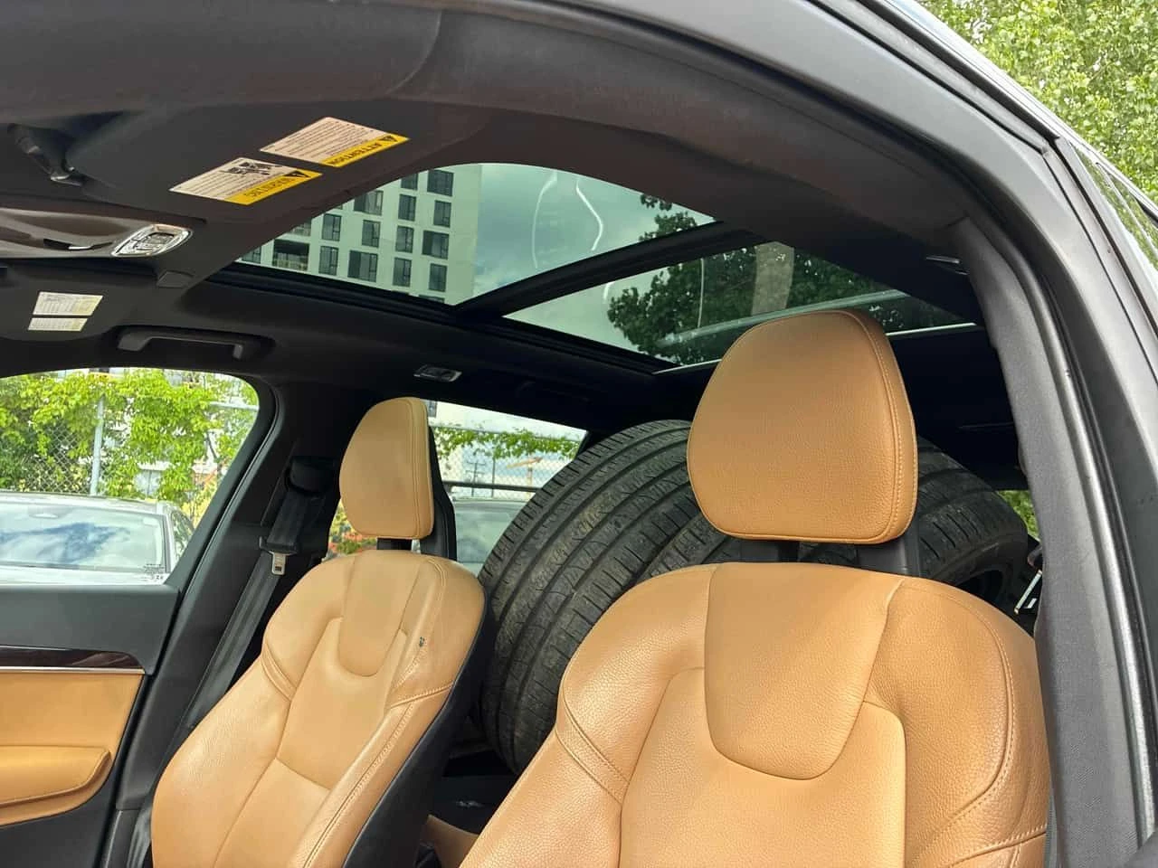 Volvo Xc90 MOMENTUM| DISTRONIC| PANO| 360CAM| + ГУМИ, снимка 13 - Автомобили и джипове - 54939561