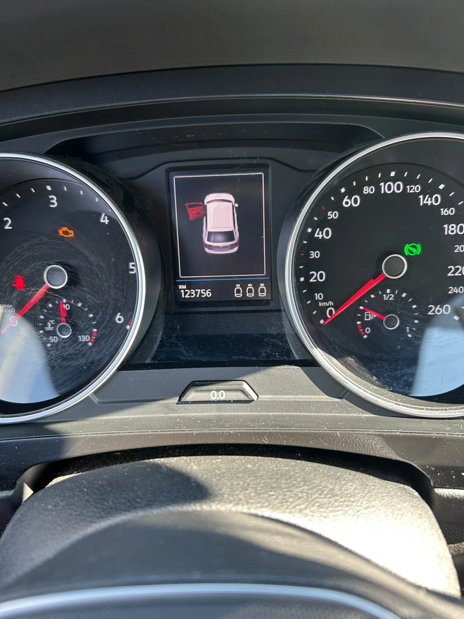 VW Tiguan 124000км, снимка 15 - Автомобили и джипове - 56087415