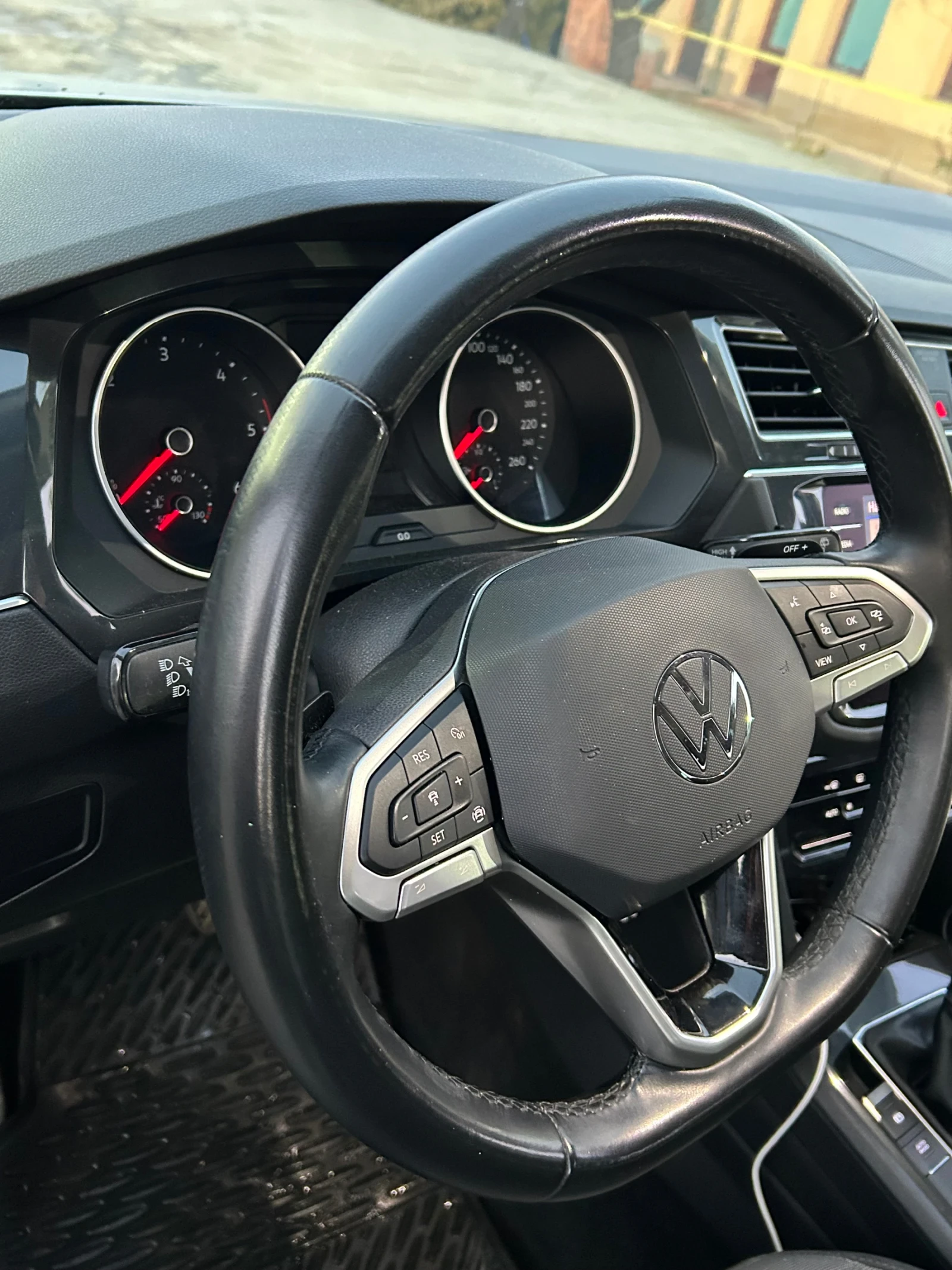 VW Tiguan 124000км, снимка 11 - Автомобили и джипове - 56087415