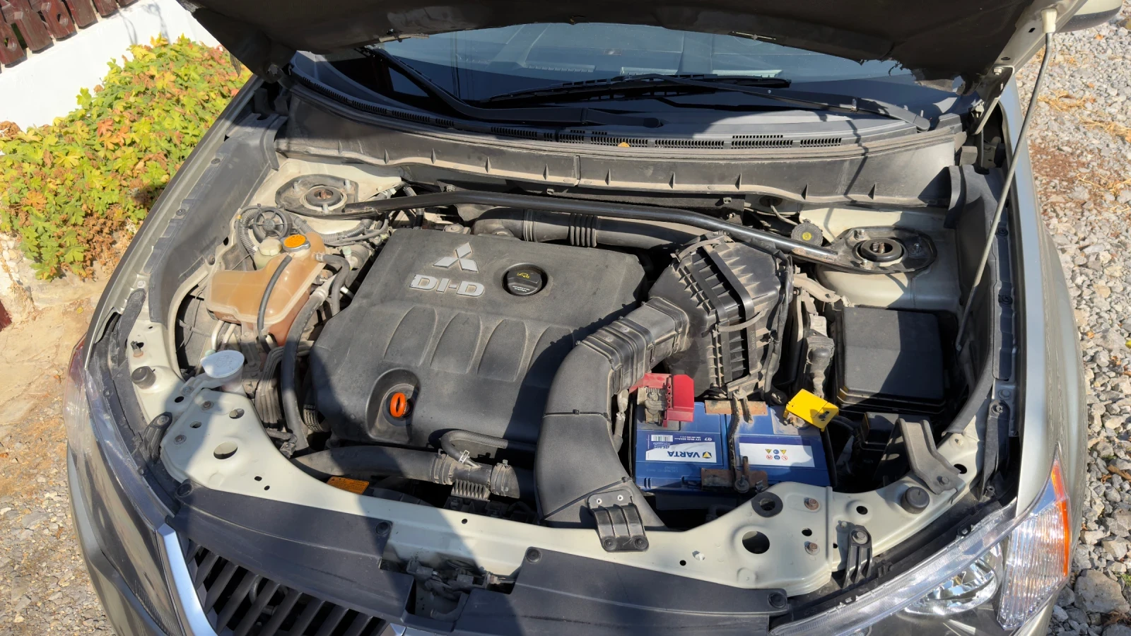 Mitsubishi Outlander 2.0D/4x4, снимка 14 - Автомобили и джипове - 56651767