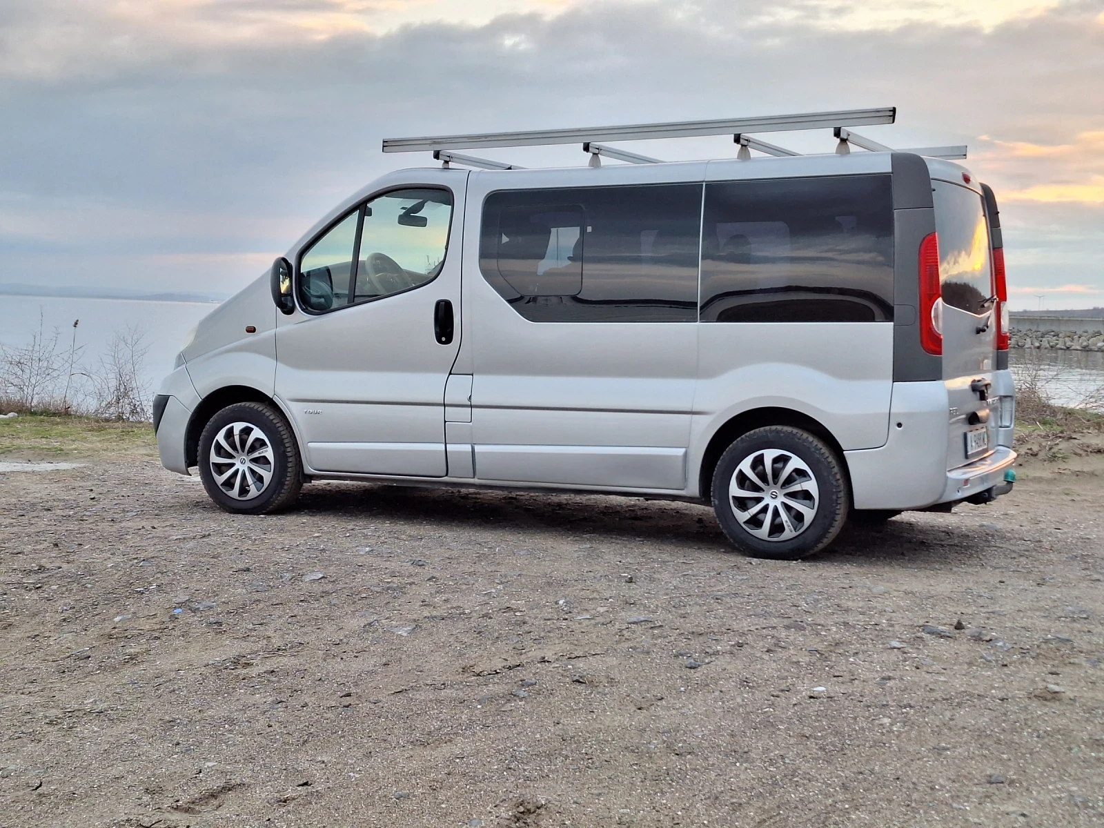 Opel Vivaro TOUR , снимка 2 - Бусове и автобуси - 54122456