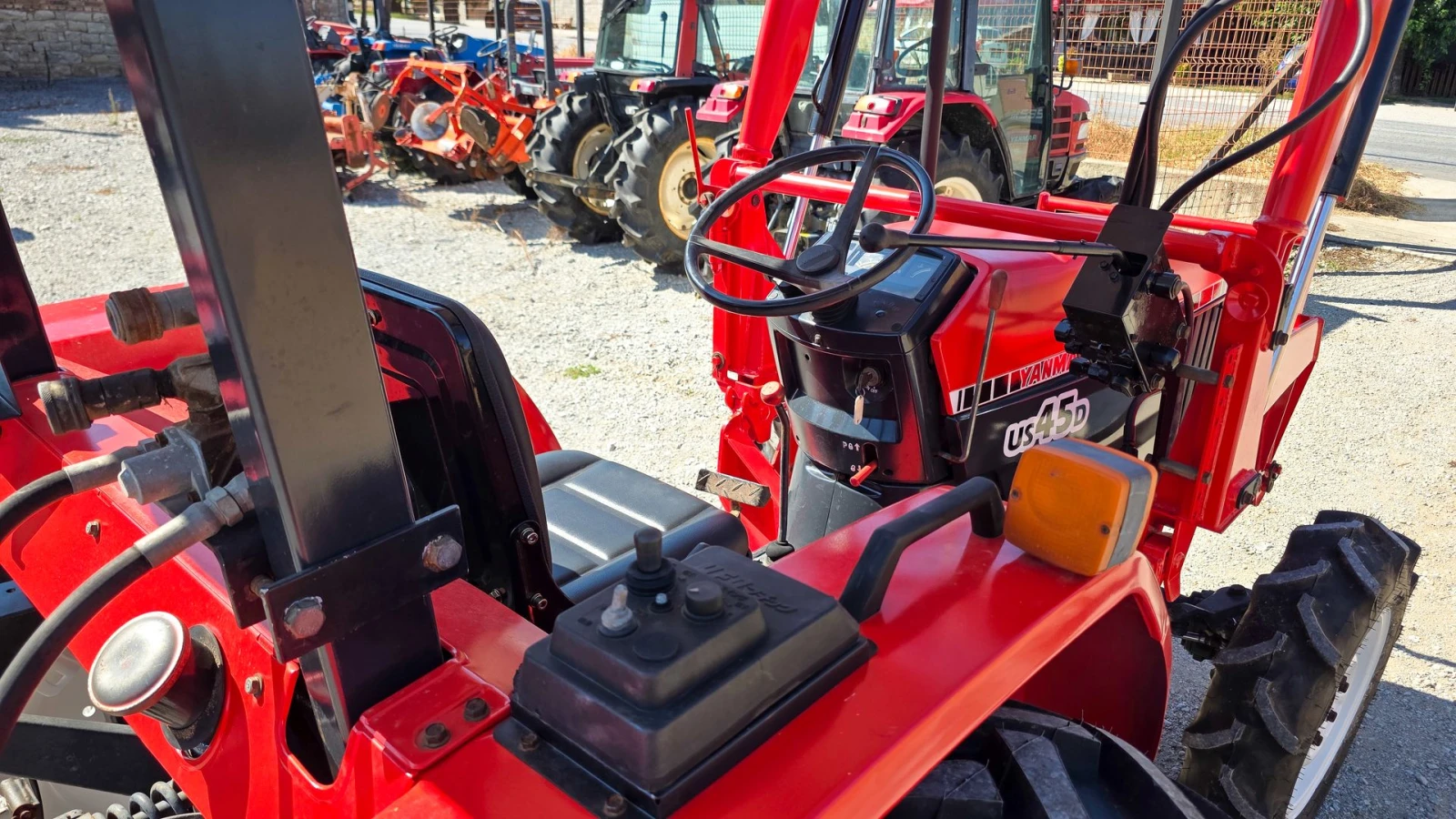 Трактор Yanmar US45D с челен товарач, 4x4, 45 кс., АграБГ Джолев, снимка 12 - Селскостопанска техника - 5227316