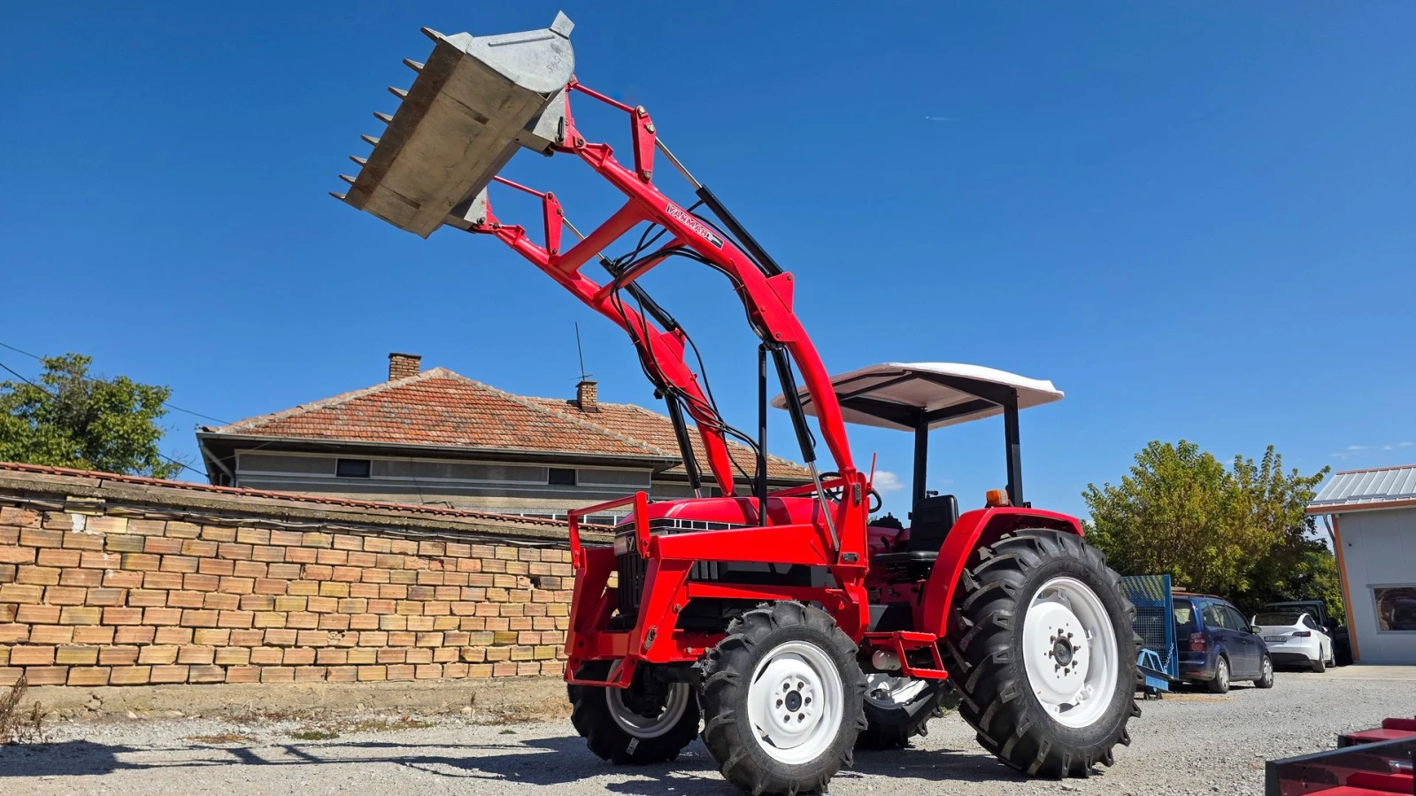 Трактор Yanmar US45D с челен товарач, 4x4, 45 кс., АграБГ Джолев, снимка 2 - Селскостопанска техника - 5227316