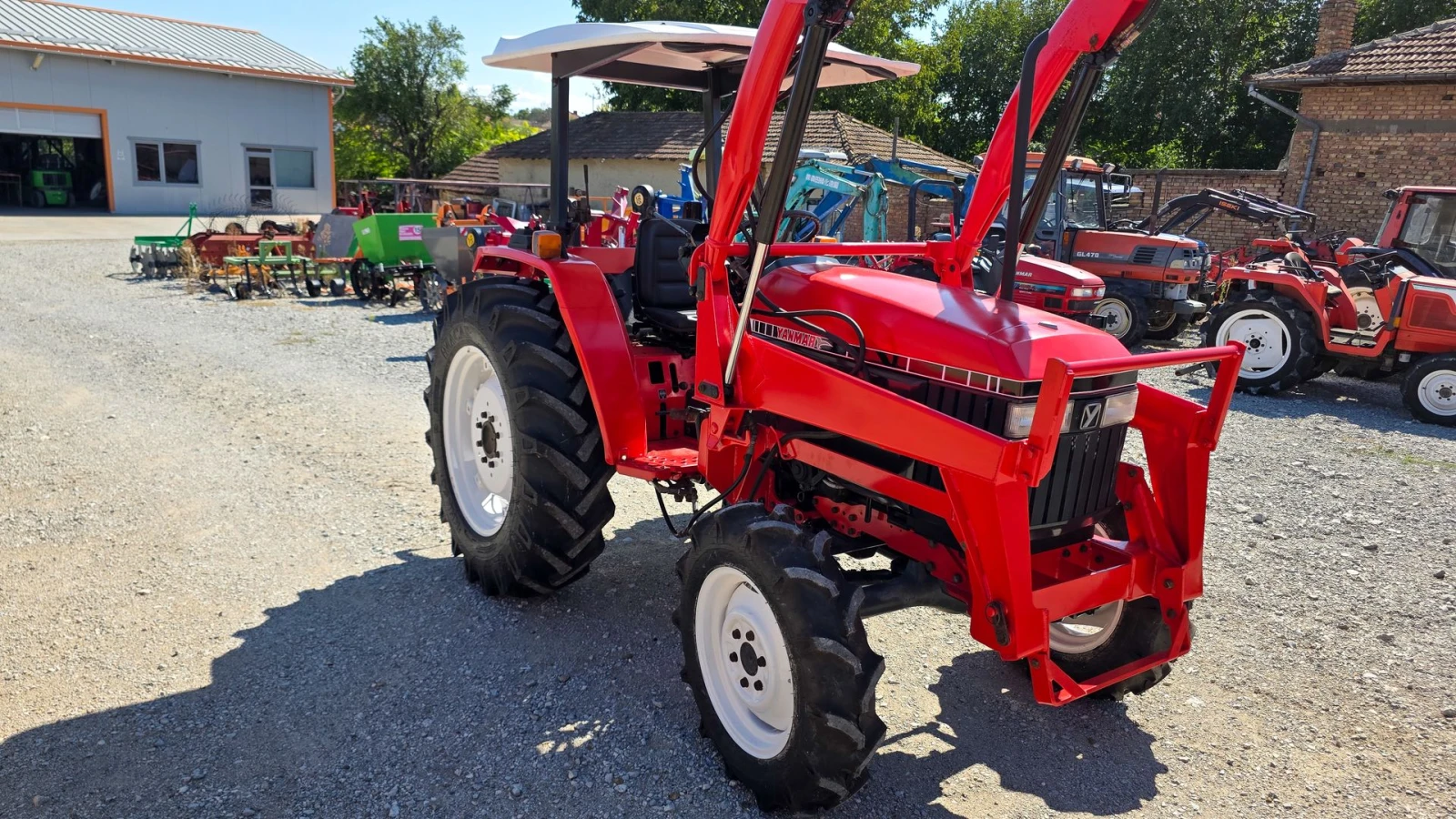 Трактор Yanmar US45D с челен товарач, 4x4, 45 кс., АграБГ Джолев, снимка 11 - Селскостопанска техника - 5227316