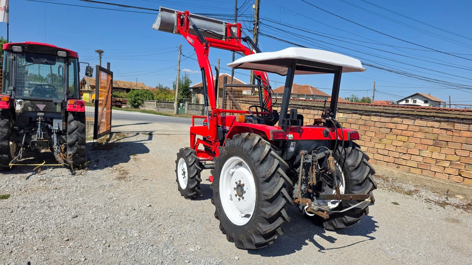 Трактор Yanmar US45D с челен товарач, 4x4, 45 кс., АграБГ Джолев, снимка 5 - Селскостопанска техника - 5227316