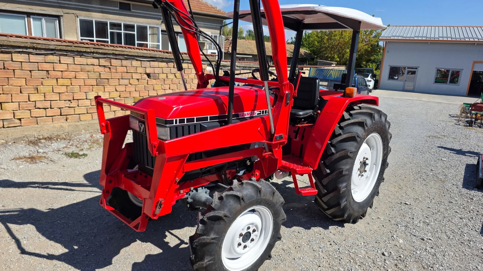 Трактор Yanmar US45D с челен товарач, 4x4, 45 кс., АграБГ Джолев, снимка 10 - Селскостопанска техника - 5227316