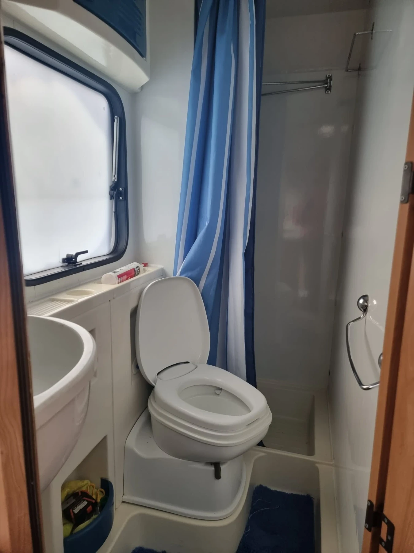 Кемпер Ford Transit, Rimor Katamarano 3, снимка 7 - Каравани и кемпери - 54700142