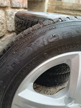 Гуми с джанти Nokian 195/65R15, снимка 5 - Гуми и джанти - 49266516