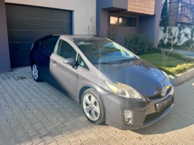     Toyota Prius HYBRID 