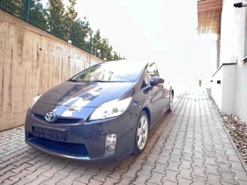     Toyota Prius HYBRID 