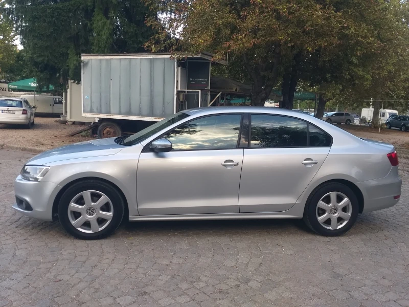 VW Jetta 1.6TDI-DSG-NAVI-ITALIA, снимка 8 - Автомобили и джипове - 37734235