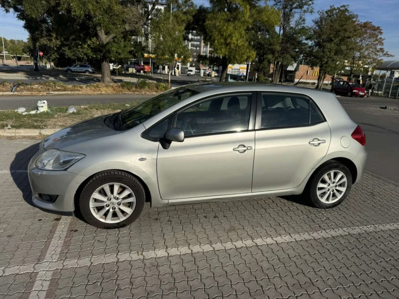 Toyota Auris 2.0 D4D, снимка 3 - Автомобили и джипове - 47524200