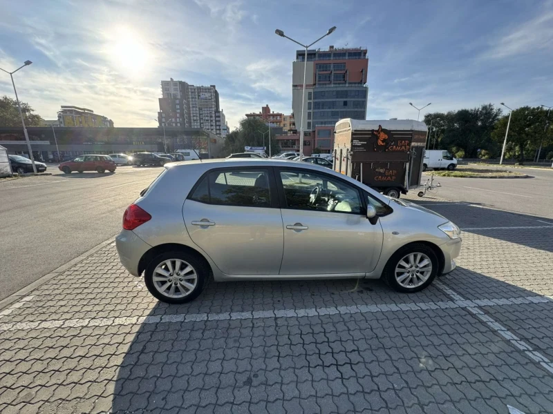 Toyota Auris 2.0 D4D, снимка 4 - Автомобили и джипове - 47524200