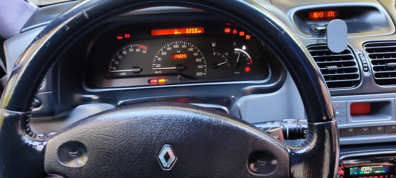 Renault Laguna 2.0 16V с ГИ, снимка 6 - Автомобили и джипове - 47819511