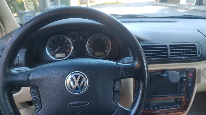 VW Passat 2.8 V6 4 motion LPG, снимка 12 - Автомобили и джипове - 52225391