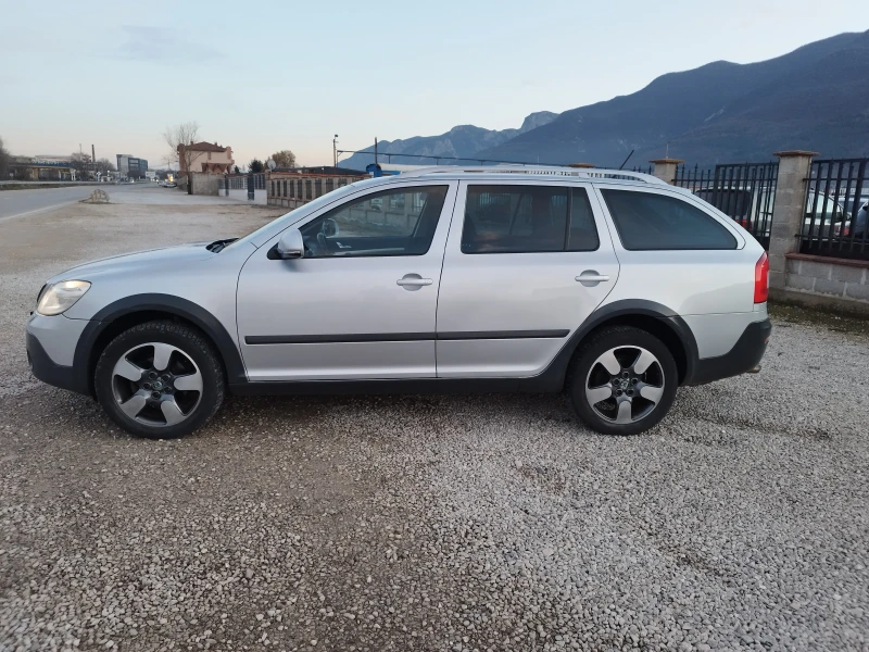 Skoda Octavia 2.0 TDI 140 SKOUT, снимка 2 - Автомобили и джипове - 52874478
