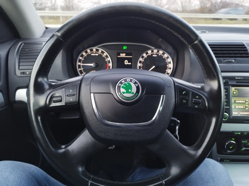 Skoda Octavia 2.0 TDI 140 SKOUT, снимка 12 - Автомобили и джипове - 52874478