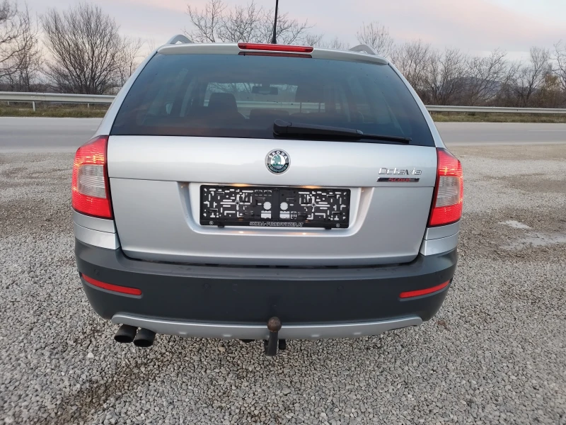 Skoda Octavia 2.0 TDI 140 SKOUT, снимка 4 - Автомобили и джипове - 52874478
