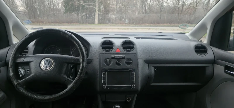 VW Caddy 1.6i, снимка 8 - Автомобили и джипове - 53115861