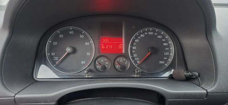 VW Caddy 1.6i, снимка 9 - Автомобили и джипове - 53115861