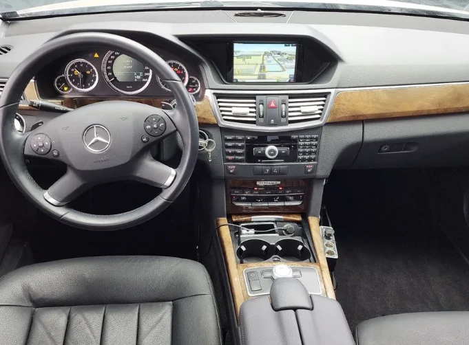 Mercedes-Benz E 300  - изображение 7