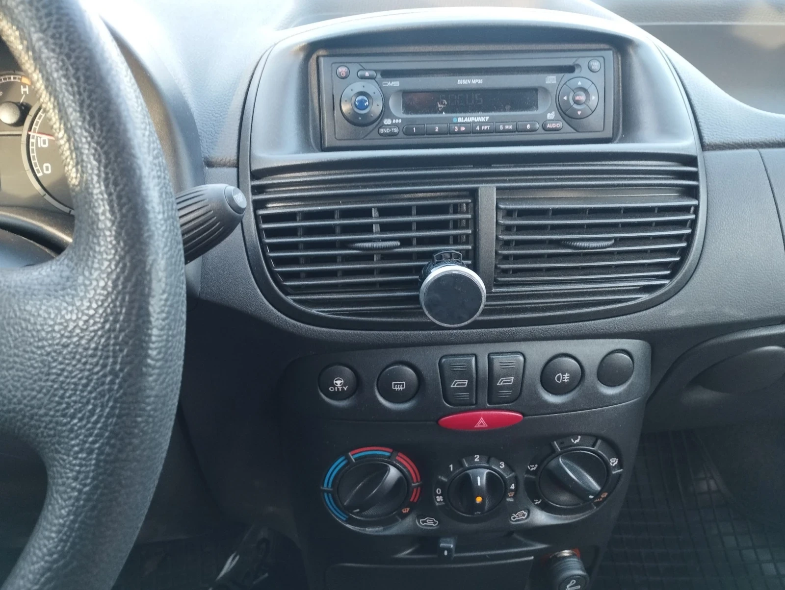 Fiat Punto 1.3i klimatik Euro 4 - изображение 10